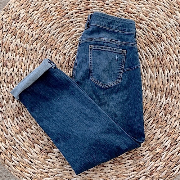 Torrid Destructed Bombshell Straight 16 X-Short - Picture 7 of 16